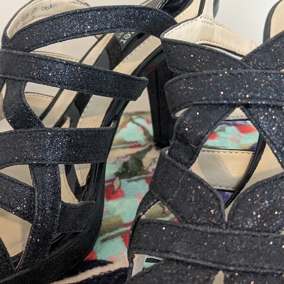 High Heels - Picture 2 of 3